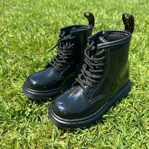 Dr. Martens Holographic, Shiny Black Kids Boots